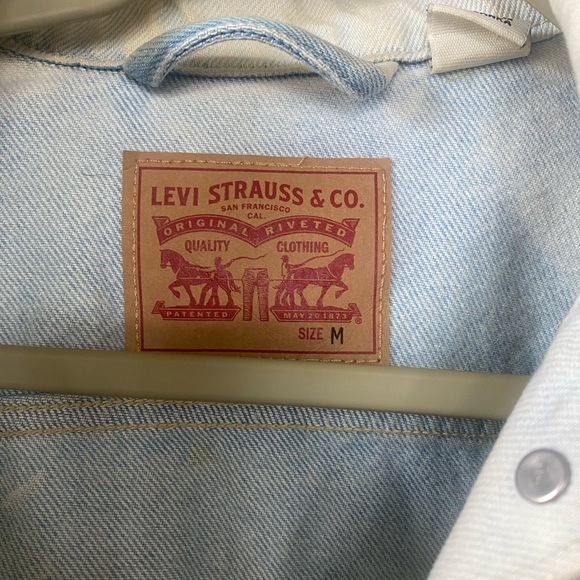 Levi’s Washed Denim Jacket - Picture 4 of 4